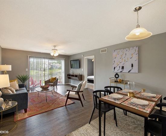 the preserve at ballantyne commons living room and dining room